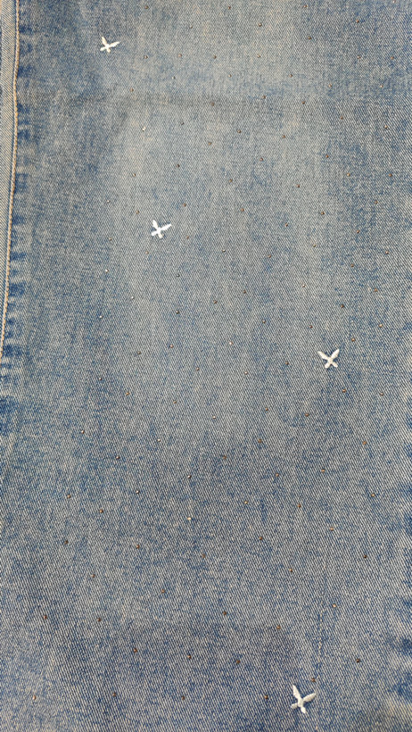 نمای نزدیک از از شلوار لی بچگانه