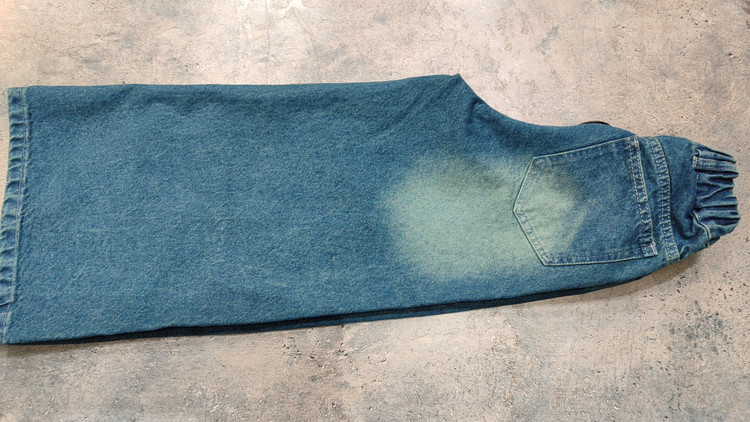 پشت کار شلوار لی مدل شافل بچگانه