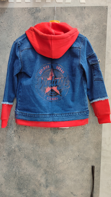 نمای پشت ست جین کلاه دار بچگانه